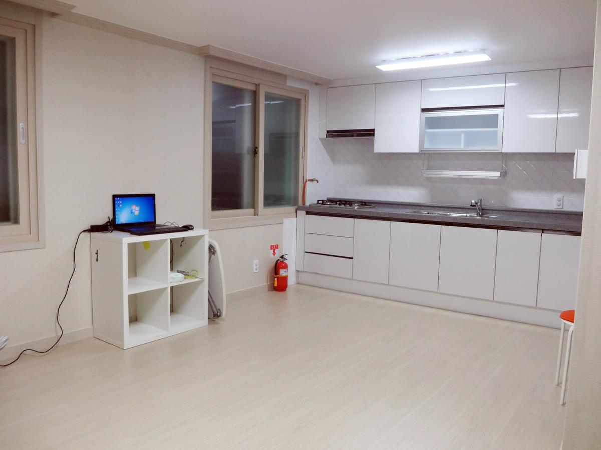 Honey House Hotell Busan Exteriör bild